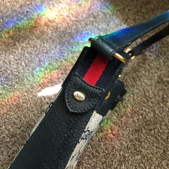 Vintage Gucci GG Supreme Drawstring Bucket Bag: 41.02.034 - Picture 5 of 14